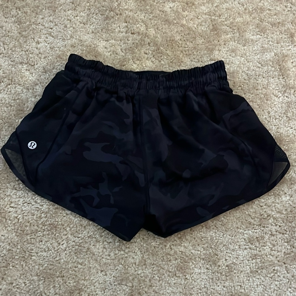 Lululemon Hotty Hot Shorts Black & Grey Camo Size 4
